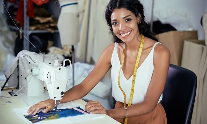 Blog-Imagen-micro-negocios-que-puedes-emprender-con-menos-de-10-mil-pesos-reparacion-modificacion-ropa-Credifiel-Ago20